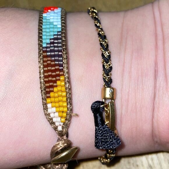 Delicate Gold/Black Bracelet - Picture 11 of 12